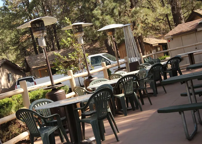 Hotel Basecamp At Snowbowl 2*