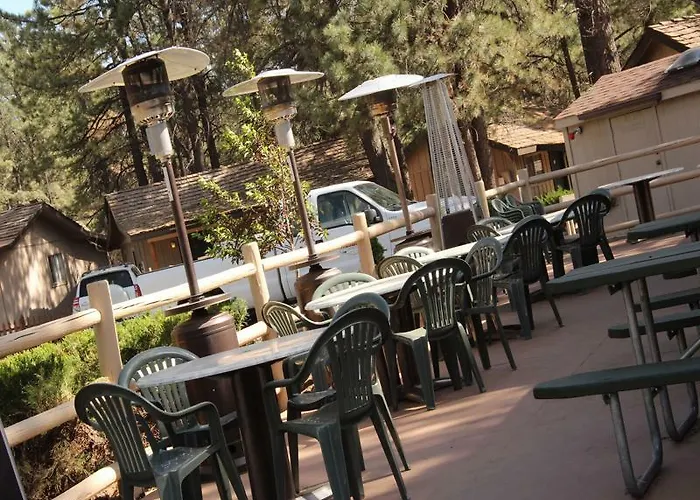 Hotel Basecamp At Snowbowl 2*